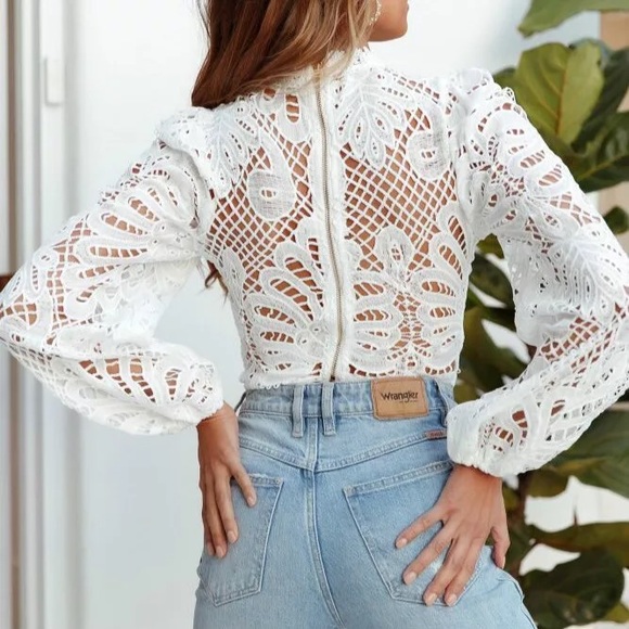 White Lace Lotus Ballon Sleeve Crochet Cut Top - Picture 5 of 6